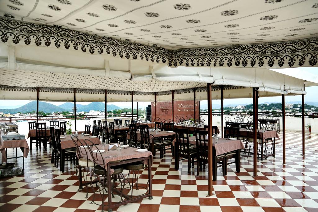 Royal Pratap Niwas Hotel Udaipur Restaurant