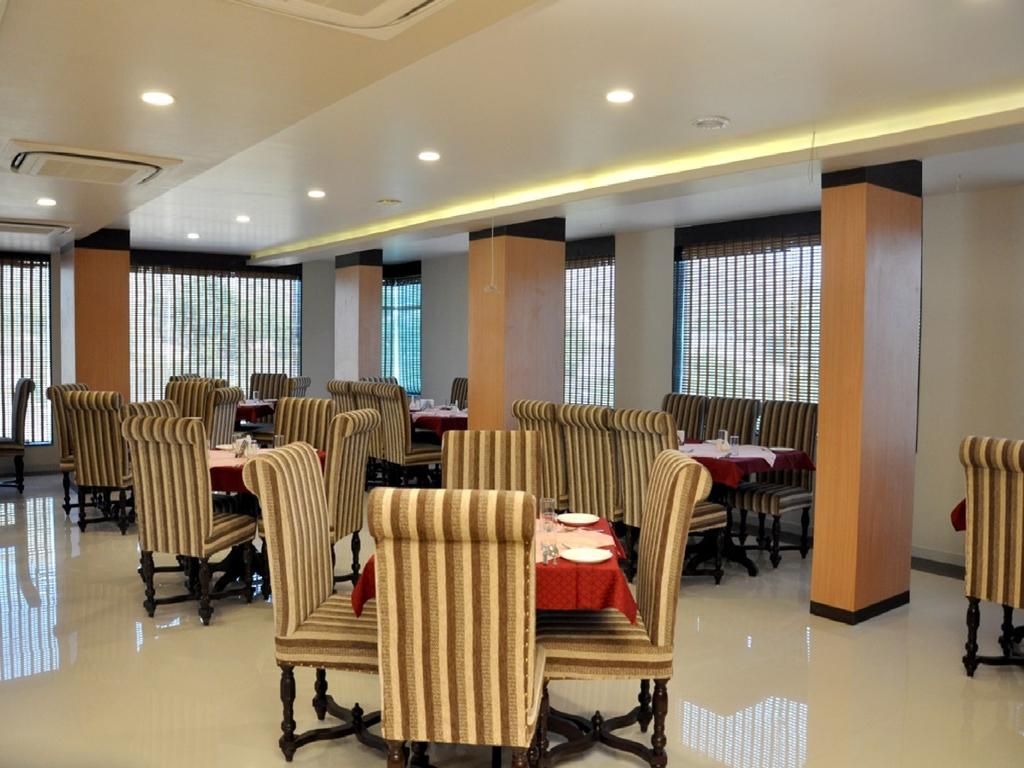 Presidency Blu Hotel Udaipur Restaurant
