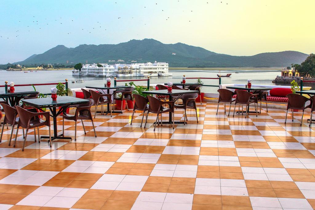 Devraj Niwas Hotel Udaipur Restaurant