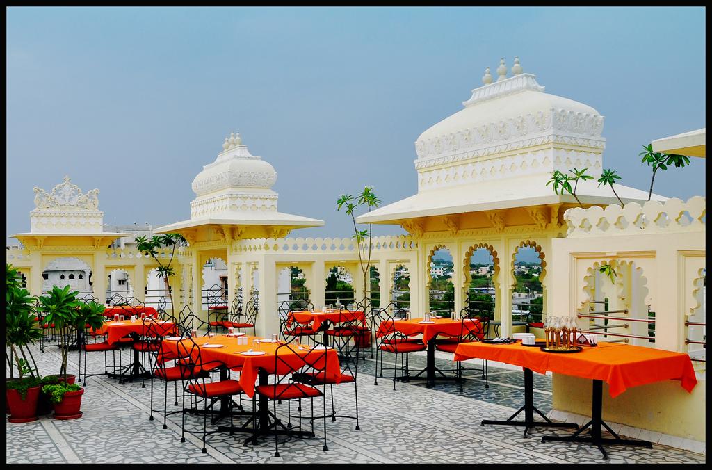 Jaisingh Garh Hotel Udaipur Restaurant